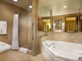 Luxury bathroom at The Heathman Lodge